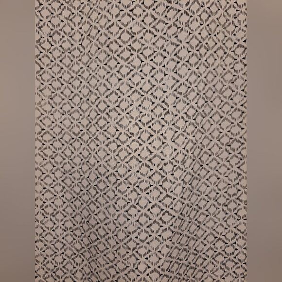 Hilary Radley v neck cap sleeve blouse white with black geometric design size L - Picture 5 of 6